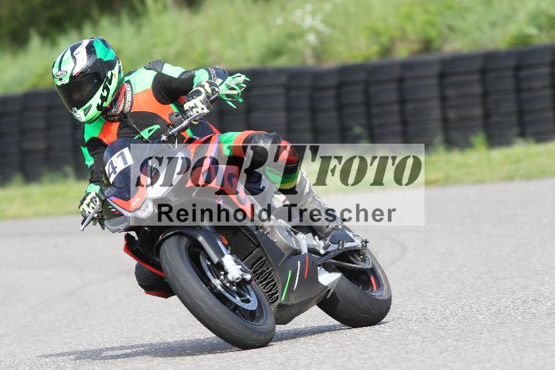 /Archiv-2025/10 23.04.2025 Cornu Master School ADR/gruen-vert/41